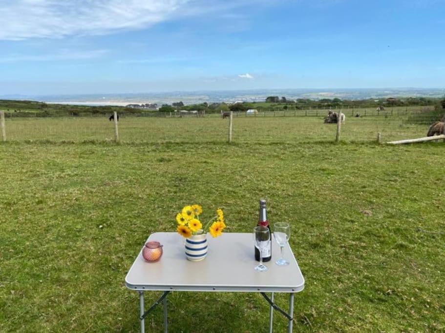 Lily Cosy Campervan With Sea Views & Amazing Sunrises St. Ives Exterior photo